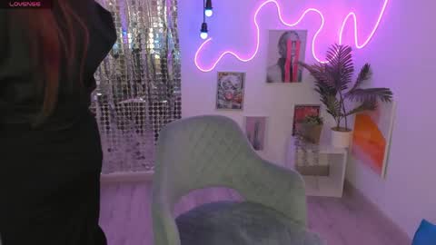 Lily online show from 5, 4, 2026