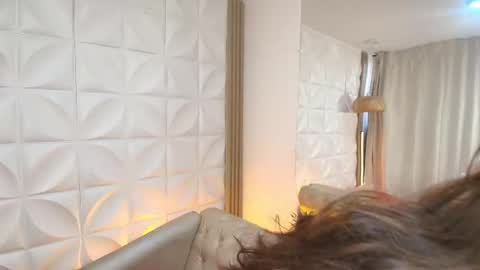 Lily Lauren online show from 21, 11, 2025