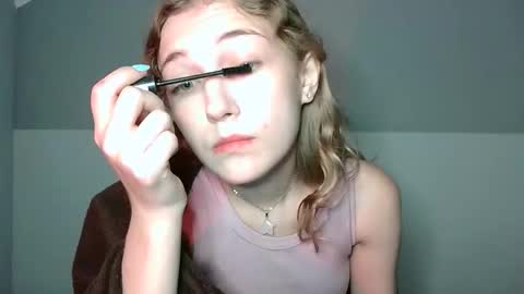 Snapshot of lily_tayberry chatting on 11, 9, 2025 small lily online show from 11, 9, 2025