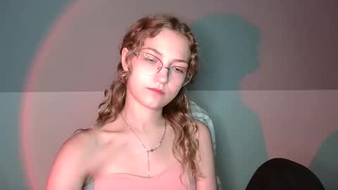 Snapshot of lily_tayberry chatting on 12, 9, 2025 small lily online show from 12, 9, 2025