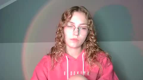 Snapshot of lily_tayberry chatting on 14, 9, 2025 small lily online show from 14, 9, 2025