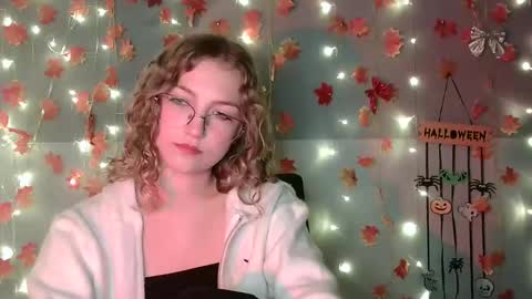 Snapshot of lily_tayberry chatting on 2, 10, 2025 small lily online show from 2, 10, 2025