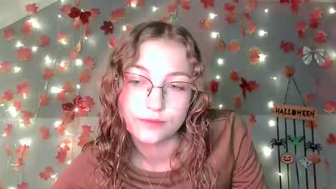 Snapshot of lily_tayberry chatting on 13, 10, 2025 small lily online show from 13, 10, 2025
