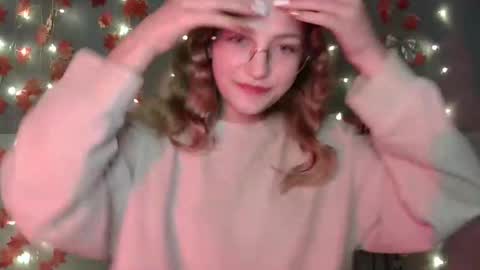 Snapshot of lily_tayberry chatting on 15, 10, 2025 small lily online show from 15, 10, 2025