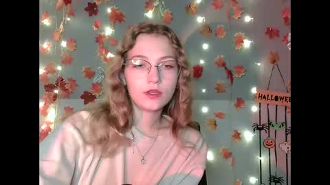 Snapshot of lily_tayberry chatting on 16, 10, 2025 small lily online show from 16, 10, 2025
