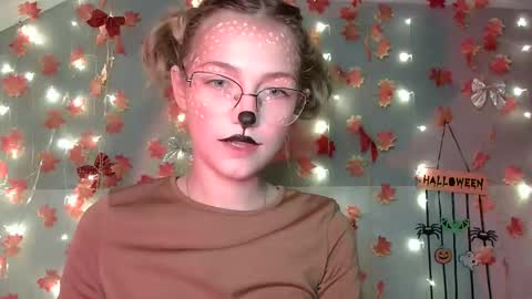 Snapshot of lily_tayberry chatting on 20, 10, 2025 small lily online show from 20, 10, 2025