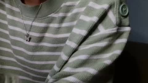 small lily online show from 8, 4, 2026