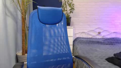 Lily online show from 25, 9, 2025