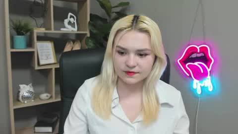 Lily online show from 13, 4, 2026