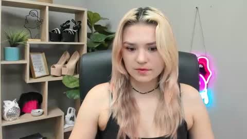 Snapshot of lilysweetxo chatting on 20, 7, 2026 Lily online show from 20, 7, 2026