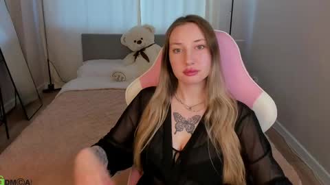 Lilly Lark online show from 4, 5, 2026