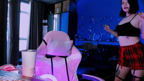 Snapshot of lina2d_tyan chatting on 2, 10, 2025 Lina2D tyan online show from 2, 10, 2025