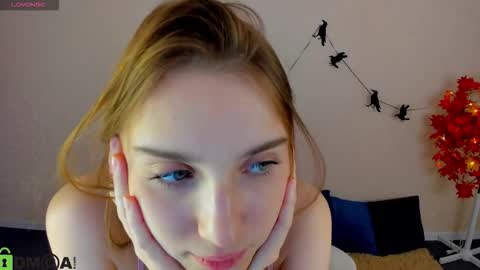 Snapshot of lina_reeds chatting on 5, 11, 2025 LINA online show from 5, 11, 2025