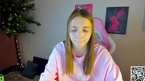 Snapshot of lina_reeds chatting on 15, 12, 2025 LINA online show from 15, 12, 2025