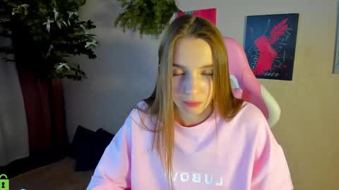 Snapshot of lina_reeds chatting on 20, 12, 2025 LINA online show from 20, 12, 2025