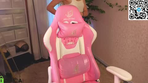 Snapshot of lina_reeds chatting on 15, 4, 2026 LINA online show from 15, 4, 2026