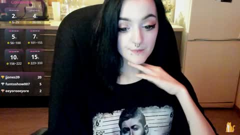 Lina 3  1715622743 online show from 30, 12, 2024