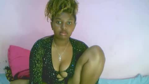 Snapshot of linah1123 chatting on 2, 10, 2025 linah1123 online show from 2, 10, 2025