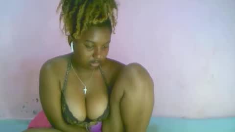 Snapshot of linah1123 chatting on 3, 10, 2025 linah1123 online show from 3, 10, 2025