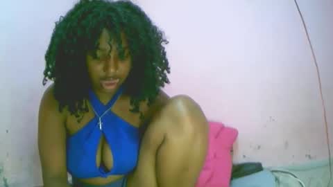 Snapshot of linah1123 chatting on 12, 10, 2025 linah1123 online show from 12, 10, 2025
