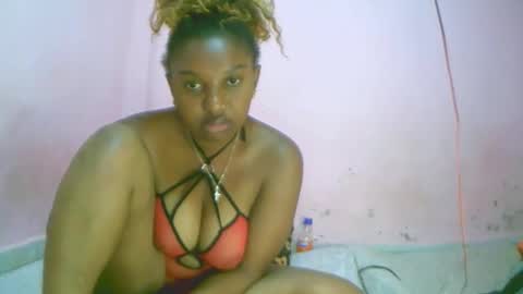 Snapshot of linah1123 chatting on 14, 10, 2025 linah1123 online show from 14, 10, 2025