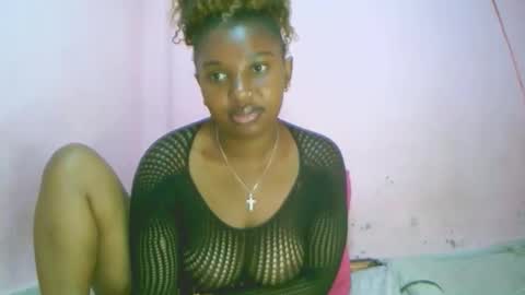 Snapshot of linah1123 chatting on 18, 10, 2025 linah1123 online show from 18, 10, 2025