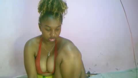 Snapshot of linah1123 chatting on 19, 10, 2025 linah1123 online show from 19, 10, 2025