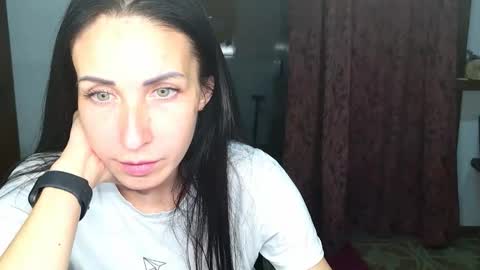 LinaLivee online show from 4, 11, 2025