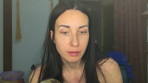 LinaLivee online show from 2, 2, 2026