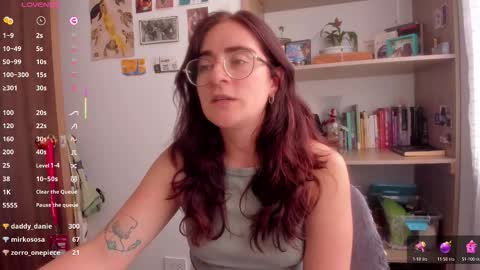 Giggles  online show from 5, 1, 2026