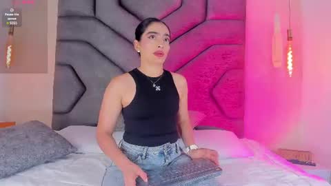 Snapshot of linda_saenz1 chatting on 20, 6, 2026 Linda Saenz online show from 20, 6, 2026