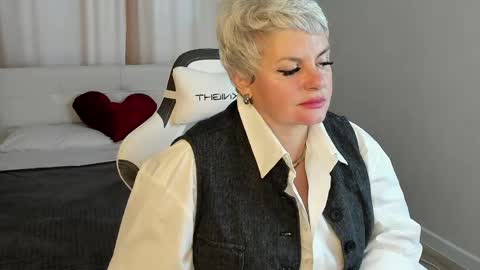 Linda Zefir online show from 11, 4, 2026