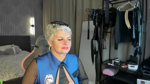 Linda Zefir online show from 17, 4, 2026