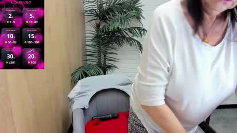 Snapshot of lindahottie chatting on 26, 11, 2025 Linda online show from 26, 11, 2025