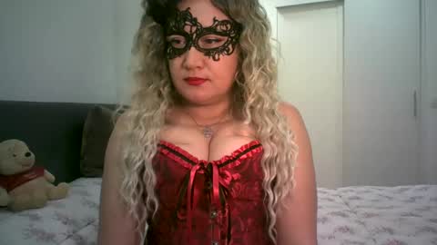 Snapshot of lindaxsmile chatting on 5, 3, 2025 LindaXSmile online show from 5, 3, 2025