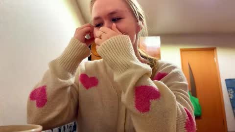 Snapshot of linncrisafi chatting on 8, 2, 2026 Rose online show from 8, 2, 2026