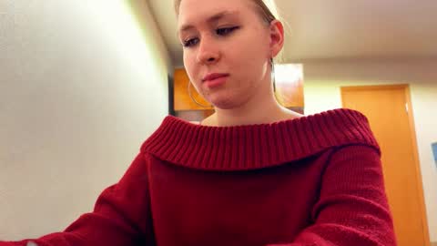 Snapshot of linncrisafi chatting on 12, 2, 2026 Rose online show from 12, 2, 2026