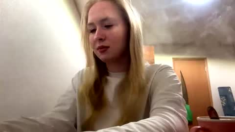 Snapshot of linncrisafi chatting on 19, 2, 2026 Rose online show from 19, 2, 2026