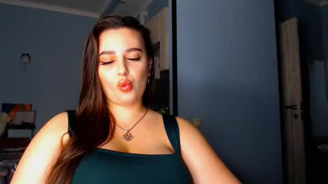 Snapshot of lisa_lady_golden chatting on 2, 10, 2025 lisa_lady_golden online show from 2, 10, 2025