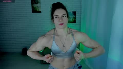 Snapshot of lisa_ree_ chatting on 8, 5, 2026 lisa online show from 8, 5, 2026