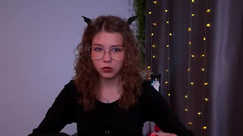 Snapshot of lisa_roses chatting on 1, 11, 2025 Lisa online show from 1, 11, 2025