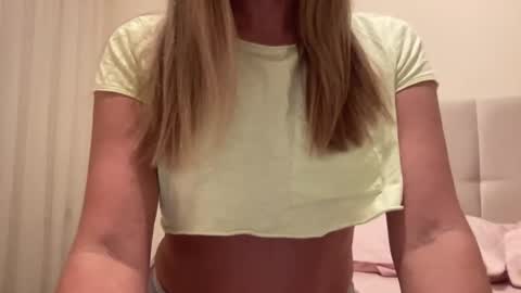 Snapshot of lisaflower1 chatting on 10, 1, 2025 Lisa online show from 10, 1, 2025