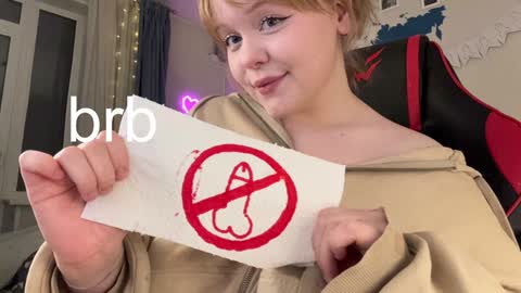 -Lisa- Help me to reach 100 thumbs up3 online show from 14, 12, 2024