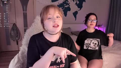 -Lisa- Help me to reach 100 thumbs up3 online show from 24, 1, 2025