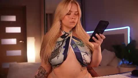 Snapshot of lisalovesweet chatting on 19, 6, 2026 Lisa online show from 19, 6, 2026