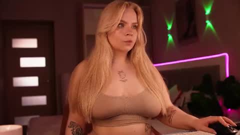 Snapshot of lisalovesweet chatting on 12, 7, 2026 Lisa online show from 12, 7, 2026