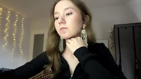 lisasmall online show from 12, 6, 2026