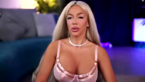 LisetteLuxe online show from 15, 7, 2026