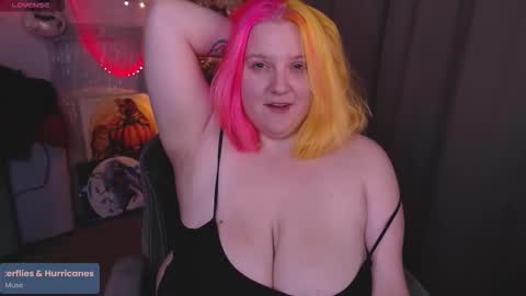 Snapshot of lissamuff chatting on 9, 11, 2025 Lissa online show from 9, 11, 2025