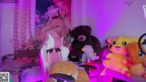 Snapshot of little__ary chatting on 24, 12, 2024 little ary online show from 24, 12, 2024